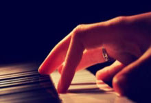 开云体育官网-阿尔希拉尔队长激励全队，挑战强敌士气高昂