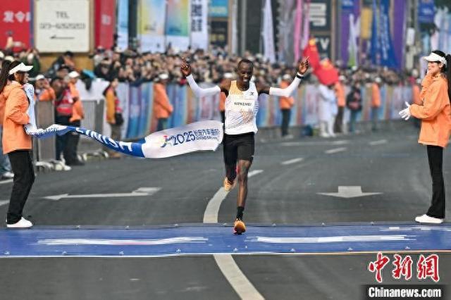 开云体育官方网站-非洲田径锦标赛落幕，肯尼亚选手夺得金牌