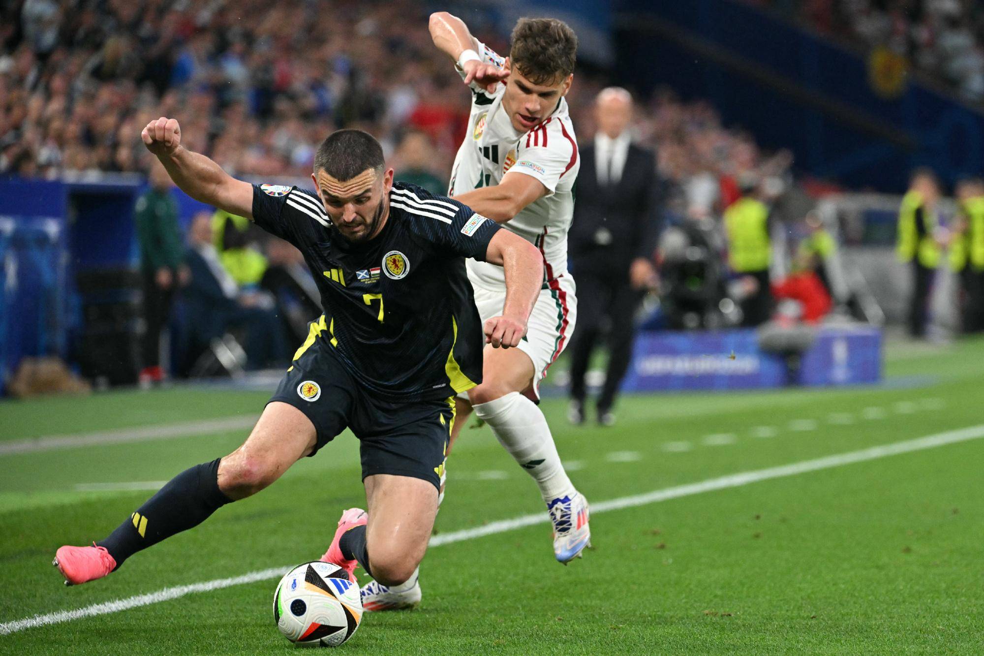 开云体育入口-惊险一幕！欧洲足球职业队伍比拼激烈的简单介绍