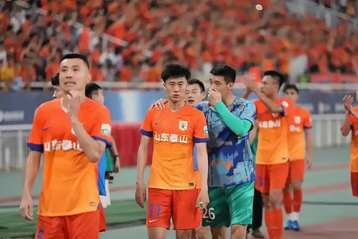 开云体育平台APP-大赛引援，球队后防实力大增，凝聚战斗力！