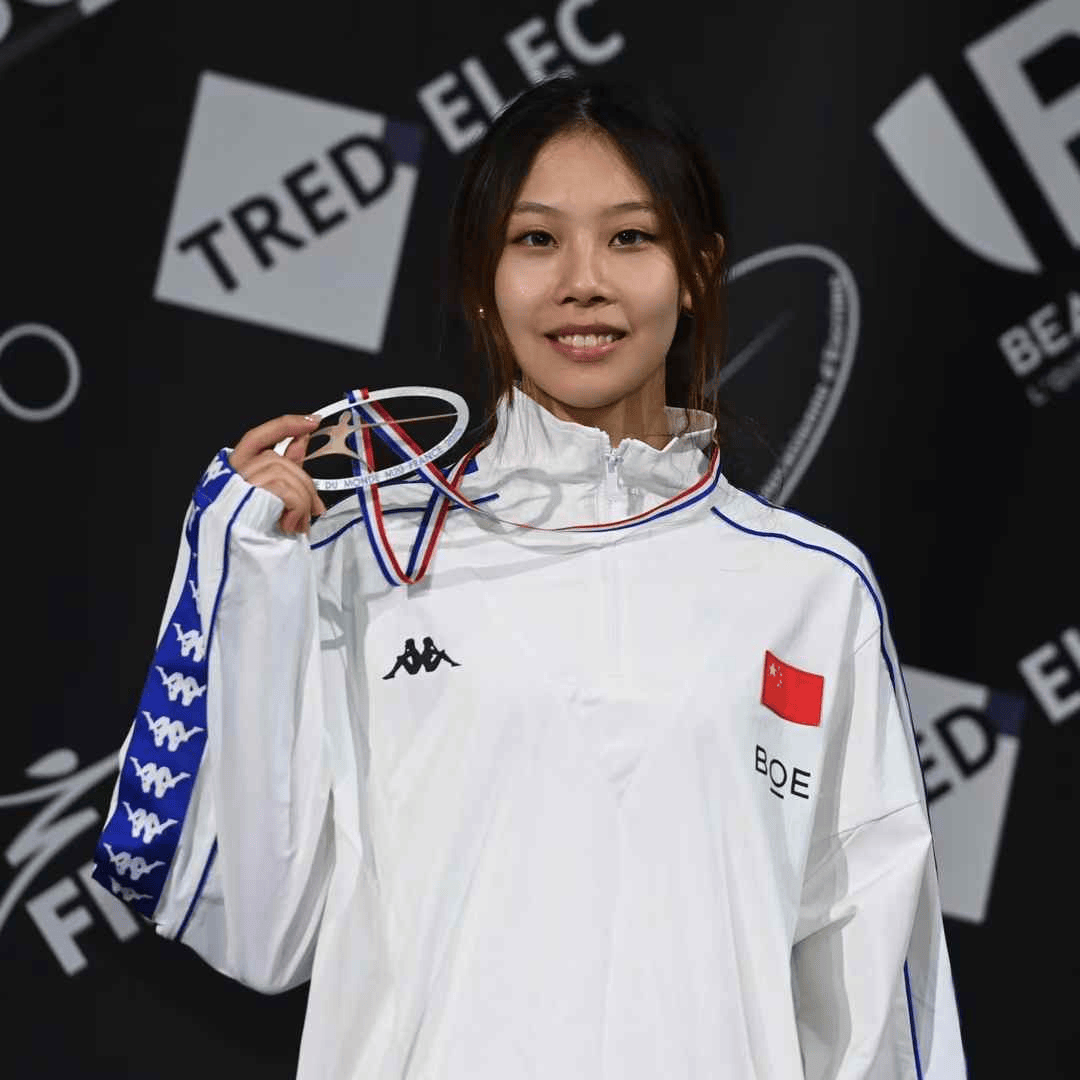 包含斯洛伐克选手斩获击剑比赛铜牌的词条