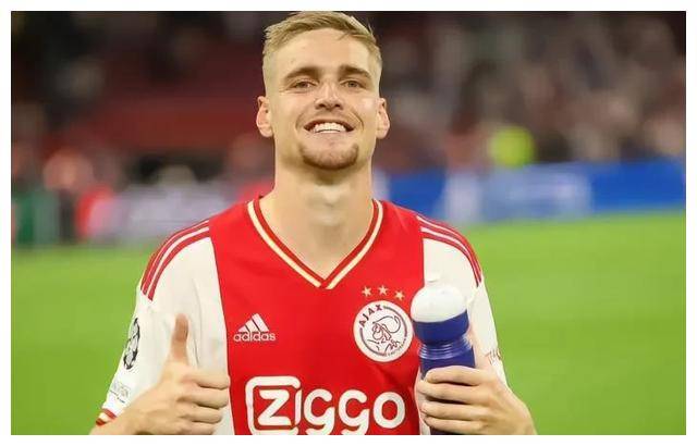 阿贾克斯与波尔图展开激烈对决