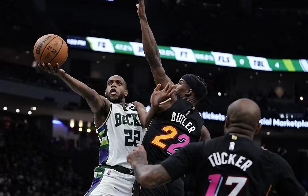 雄鹿客场逆转凯尔特人，继续保持不败势头