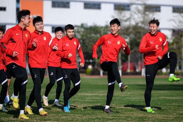 开云体育官方网站-广州队在比赛中获得关键胜利，积极备战