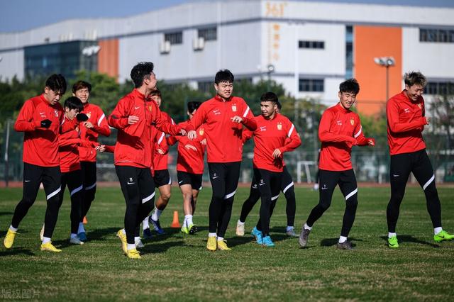 广州队在比赛中获得关键胜利，积极备战