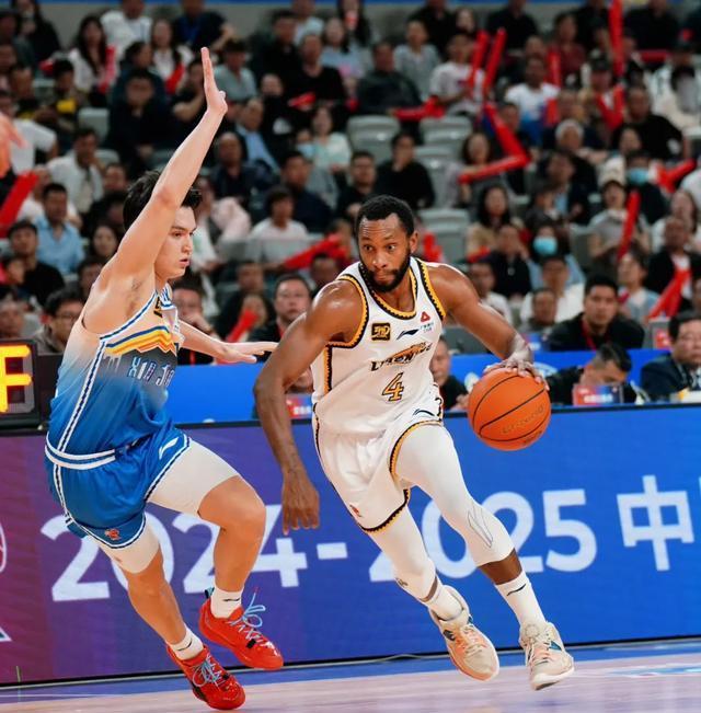 开云体育入口-辽宁男篮轻松晋级，碾压对手赢得胜利