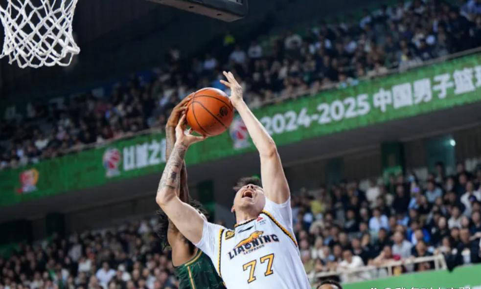 辽宁男篮轻松晋级，碾压对手赢得胜利