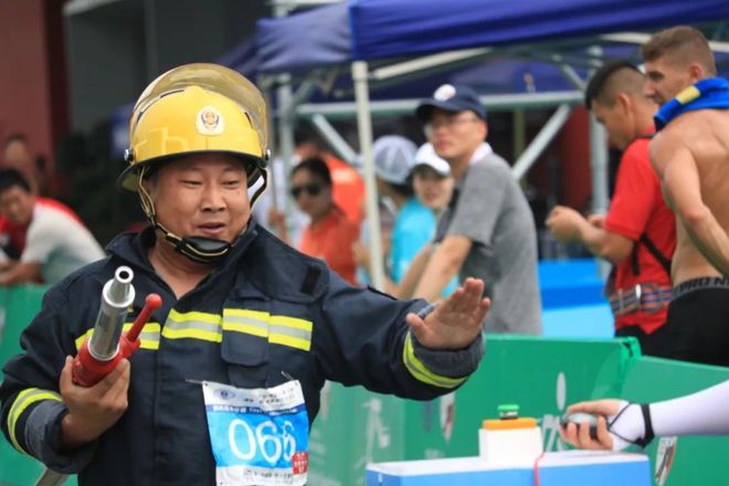 开云下载-关于比利时运动员勇夺胜利，勇往直前穿越重重困难的信息