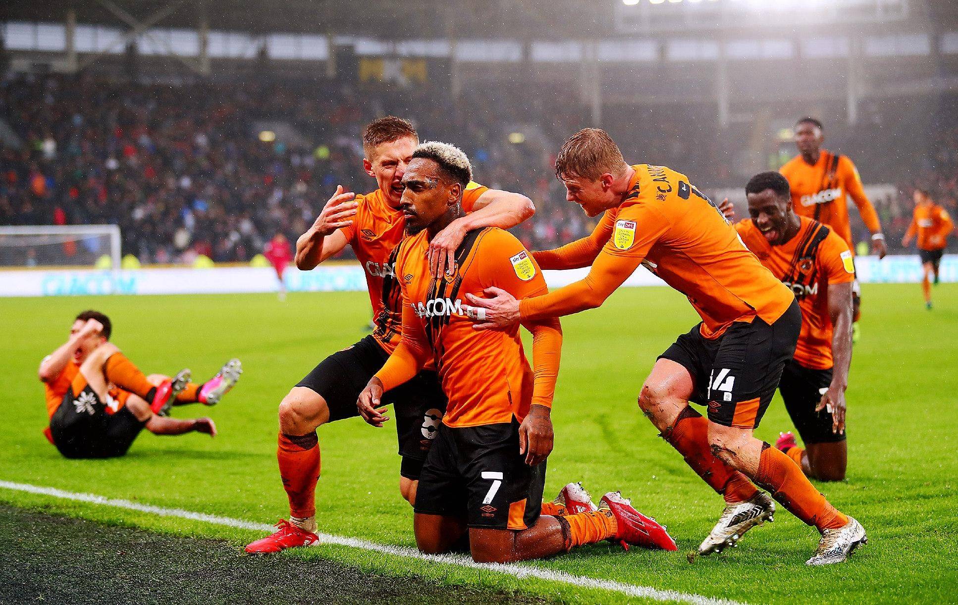 沙尔克球队众志成城，备战重要比赛