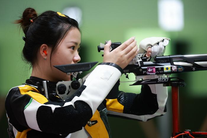 开云体育登录-包含球员们全神贯注，决战之际气氛紧张的词条