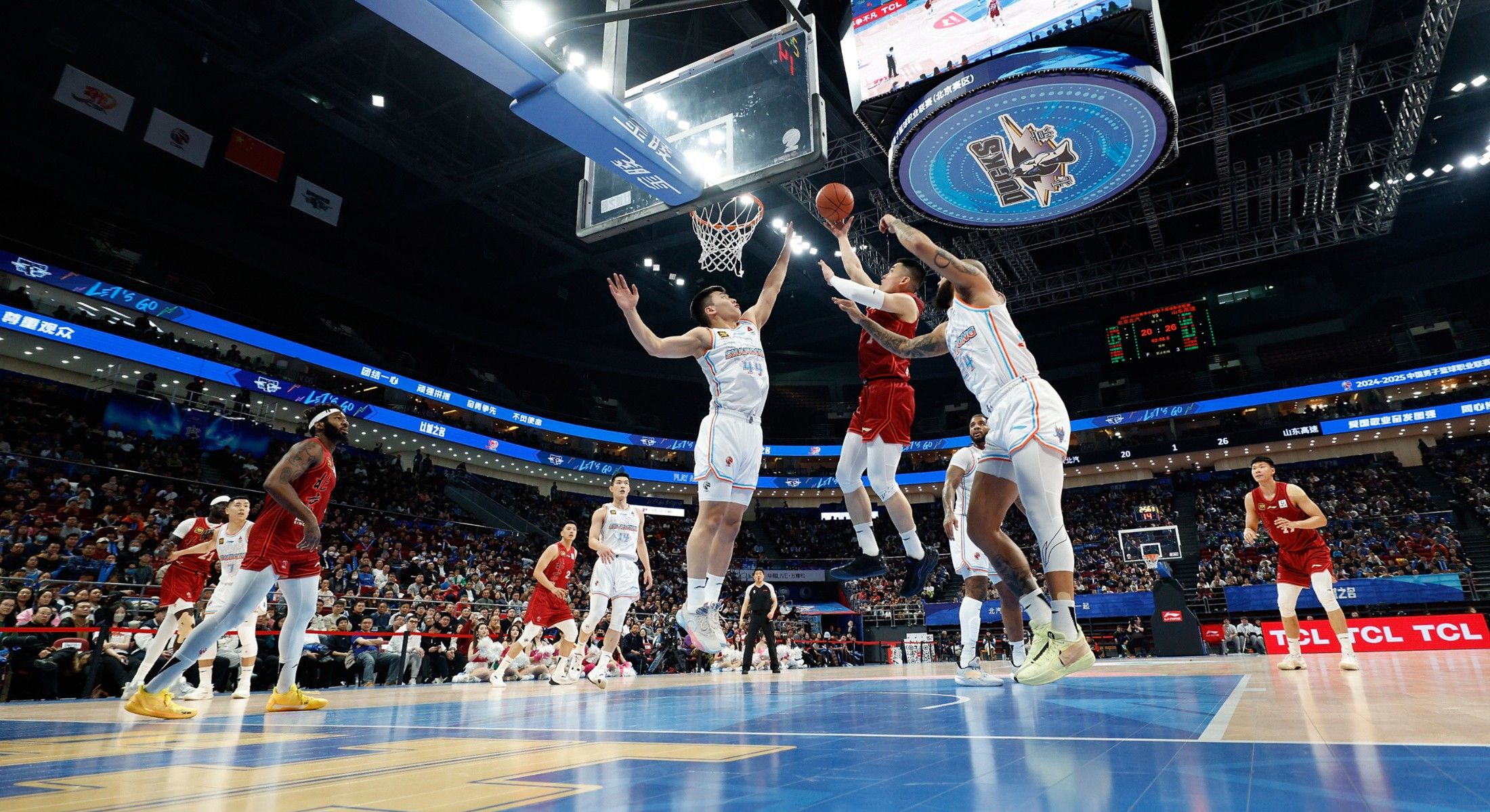 球员在场上展现出了惊人的实力