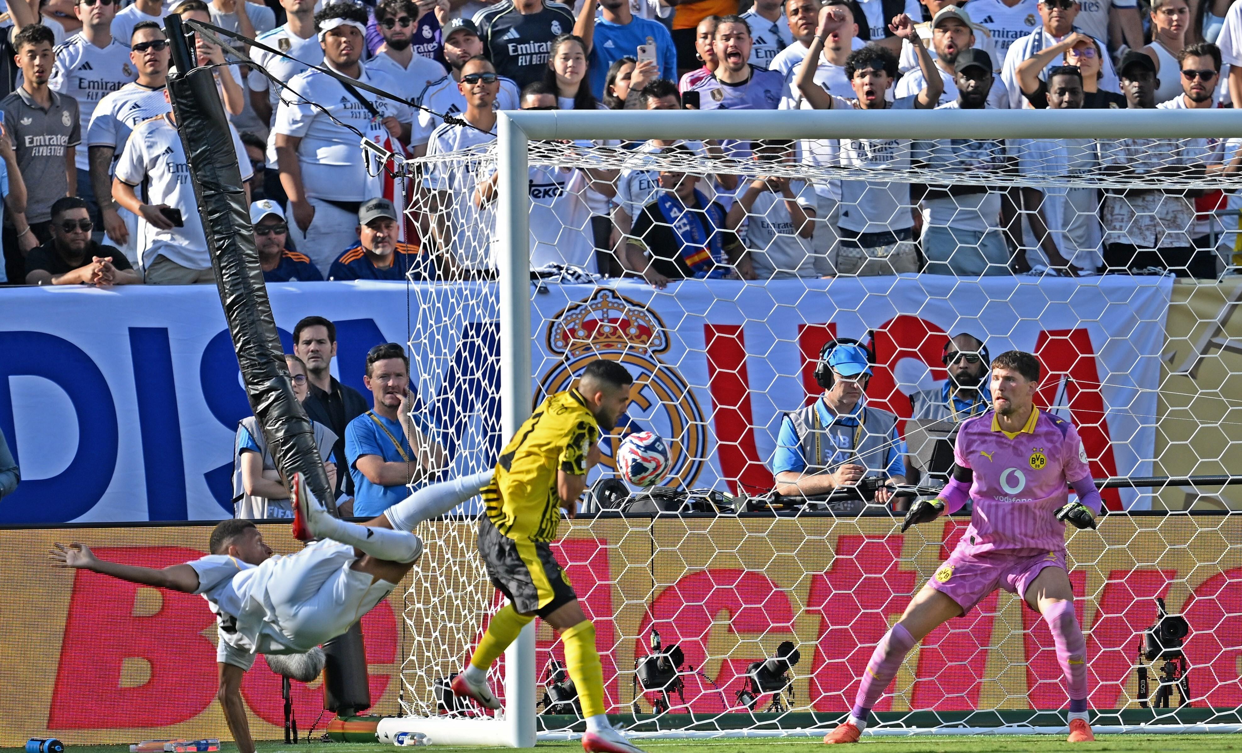 开云平台-足球场上强者争霸，赛事战火再度燃烧的简单介绍