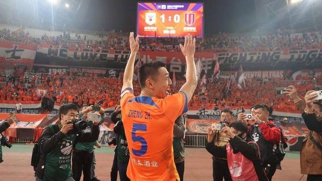 上港2-0申花，胜出上海德比的简单介绍