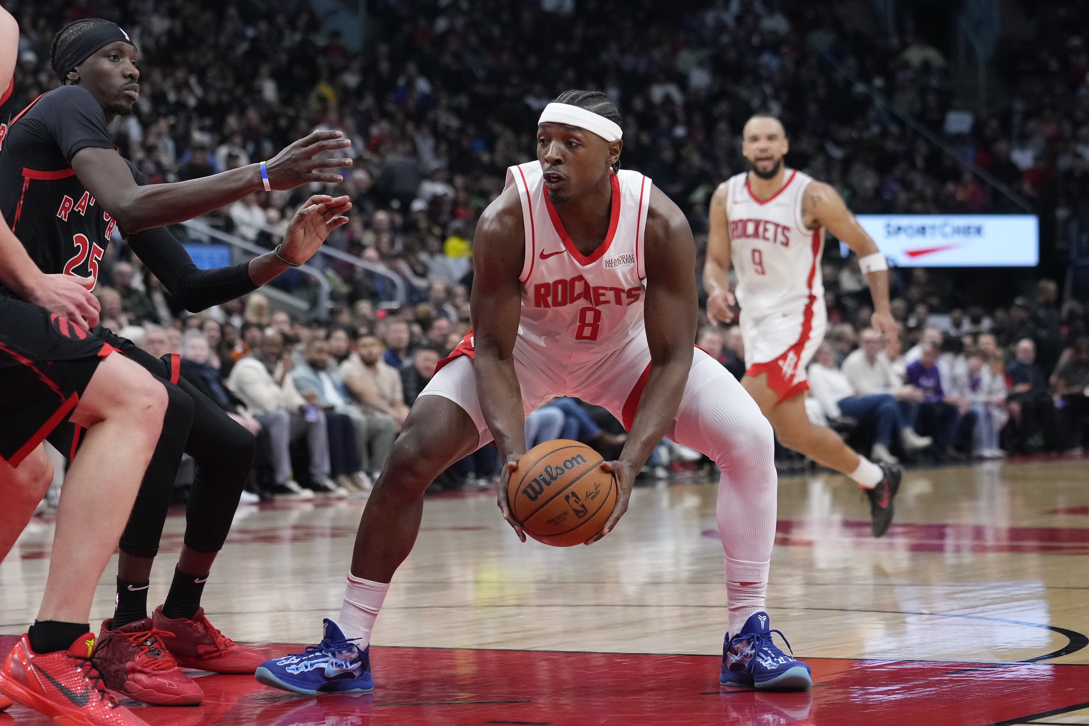 包含火箭主场惊险击败猛龙，夺得胜利的词条