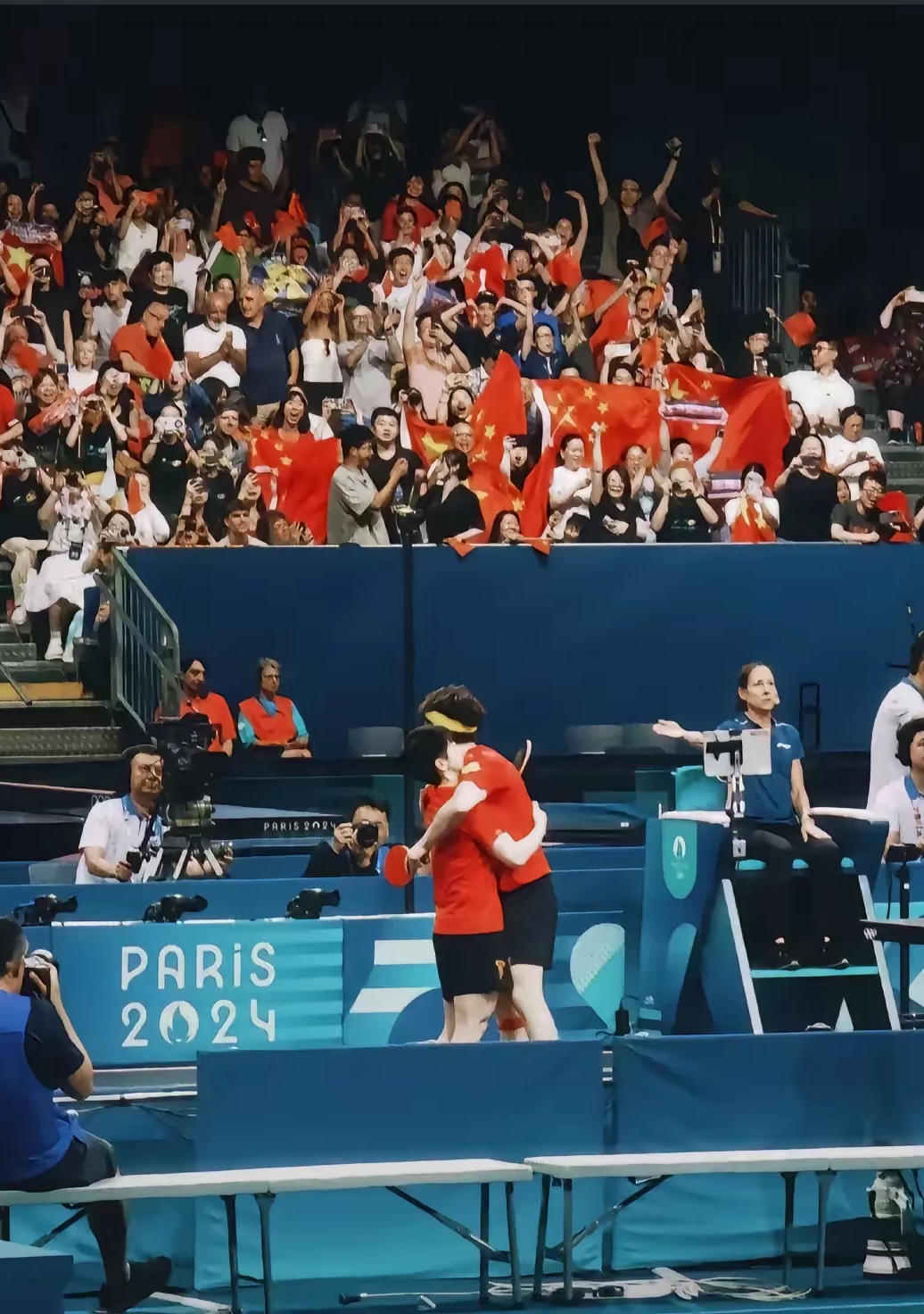 田径传奇谢幕，球迷泪洒赛场