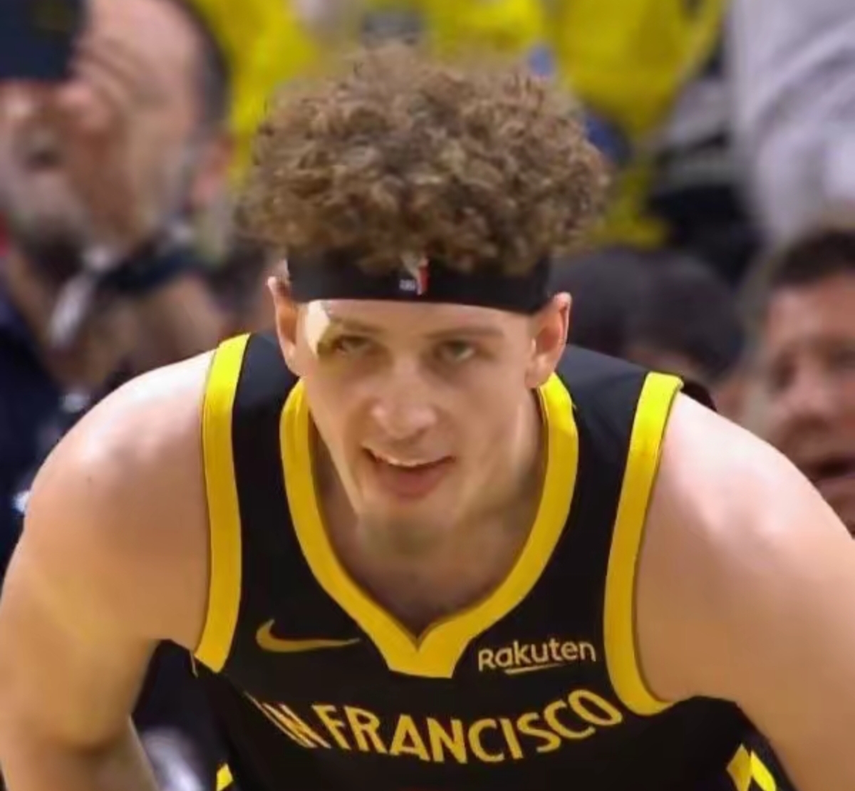 雄鹿B队轻取凯尔特人,凯尔·库兹马送出助攻 雄鹿B队轻取凯尔特人,凯尔·库兹马送出助攻