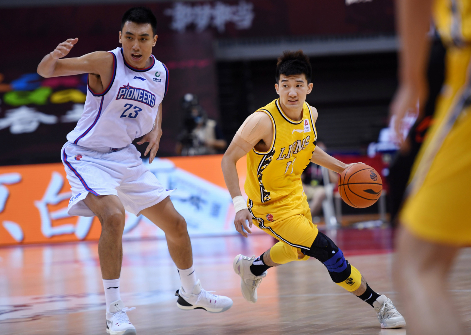 太阳完胜掘金，孙铭徽带队取胜