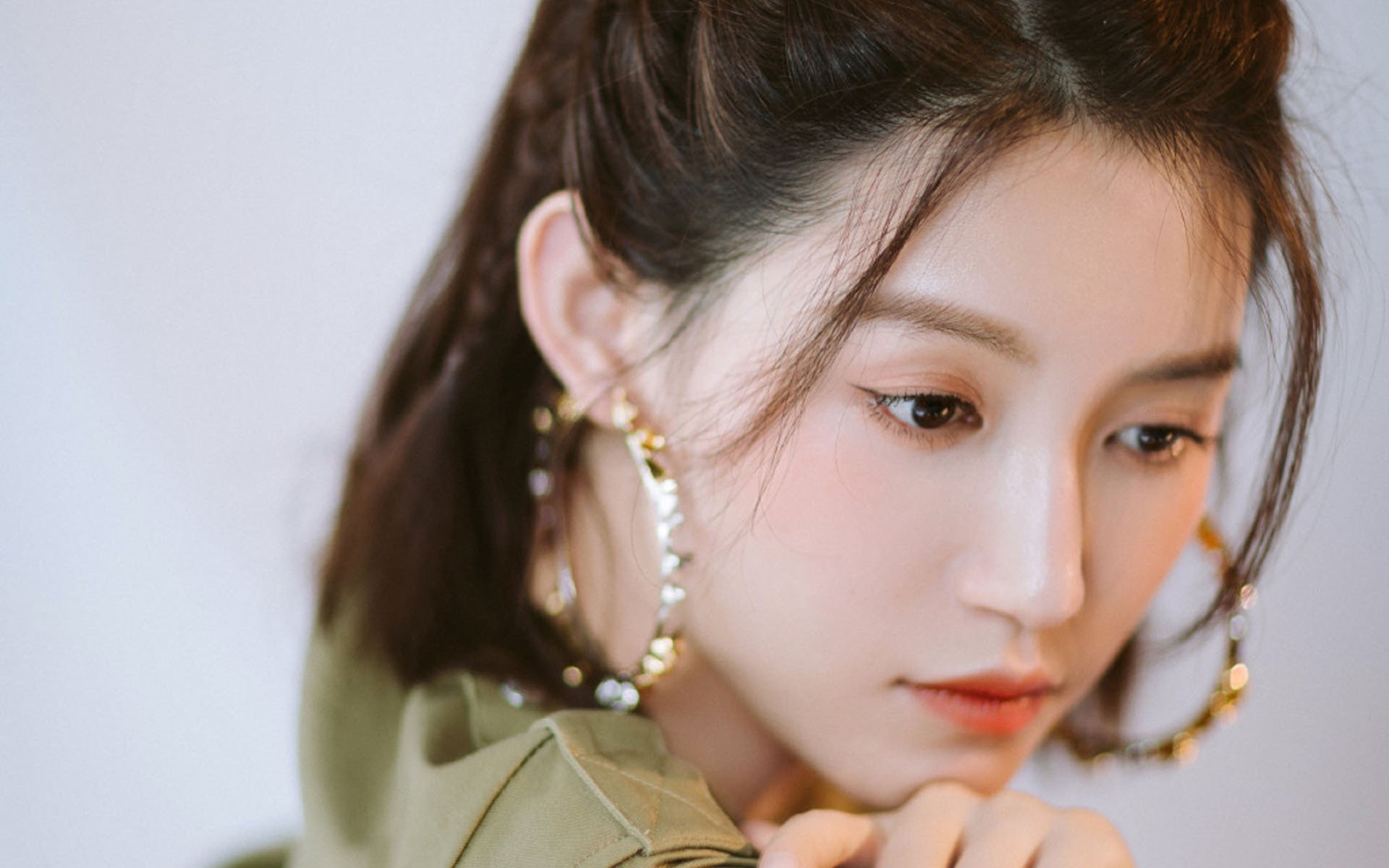 东方公牛拱翻绿军巨塔，拉文47分主宰西决生死夜