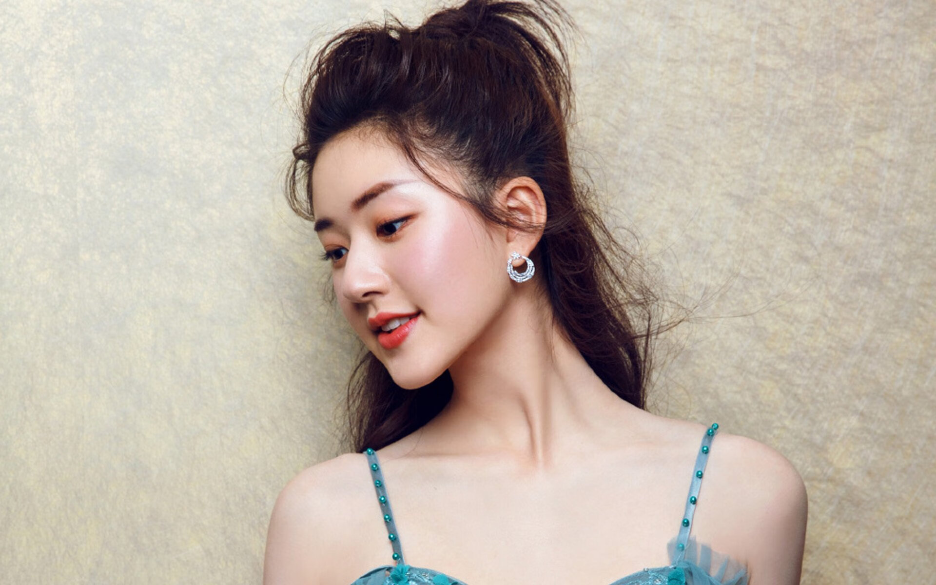 战场，足球的绝地反击与赛道的极速统治