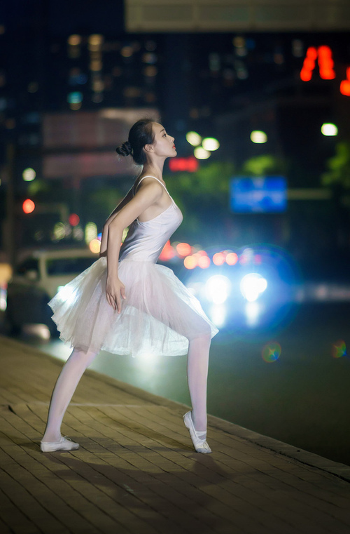 老将余威震绿茵，皮克统治级数据助比利亚雷亚尔力克突尼斯